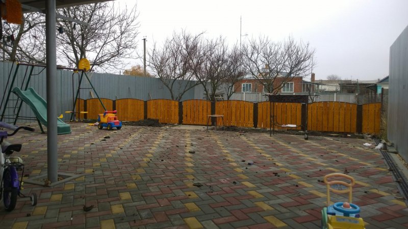 Забор внутри двора 1.20