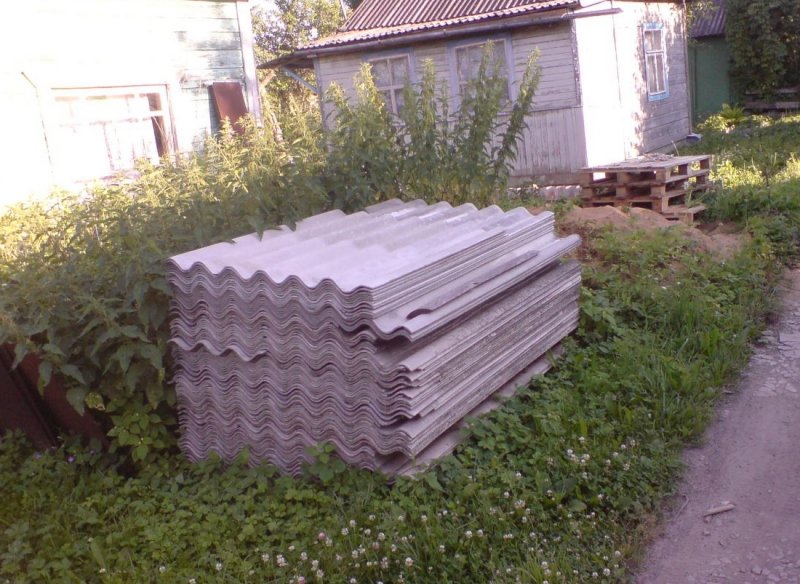 Низ забора из плоского шифера