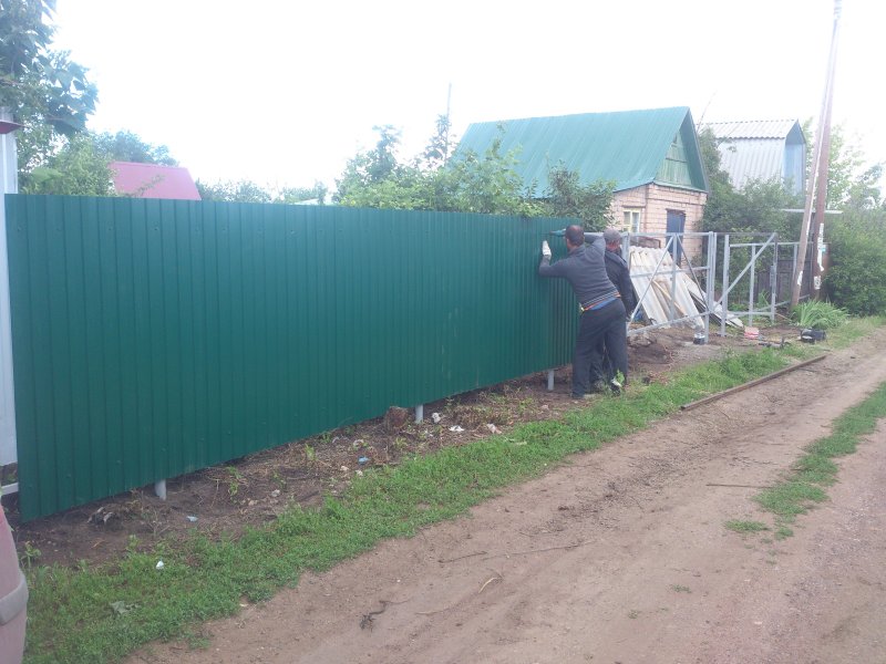 Забор из профлиста и шифера