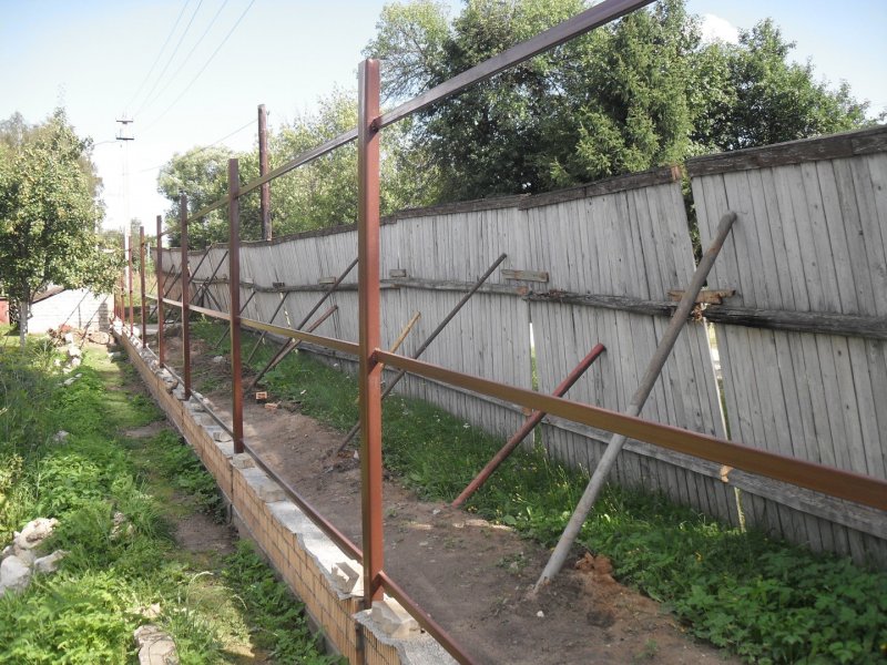 Столбы для забора из шифера