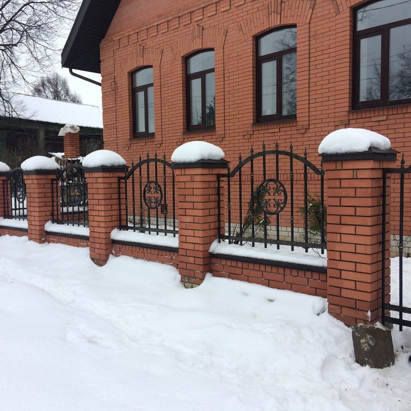 Забор с колоннами