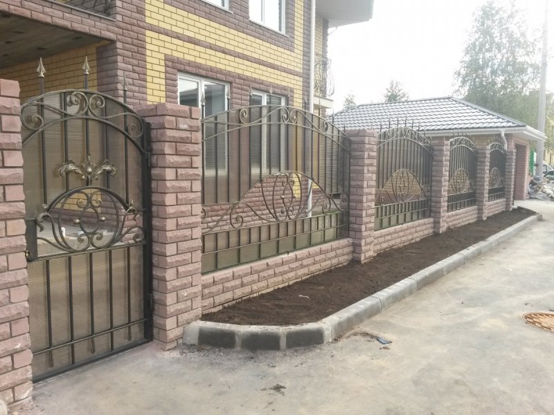 Кованый забор с воротами
