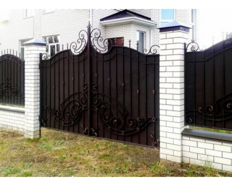 Секция ограждения из профильной трубы 40х20
