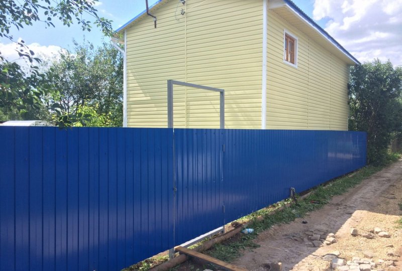 Крышка на фундамент забора ковка