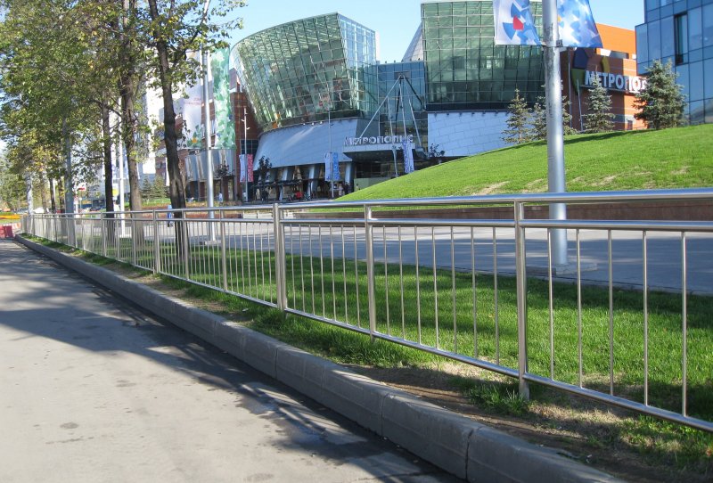 Колокольный мост и набережная в Набережных Челнах