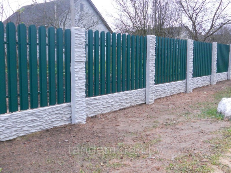 Забор кирпичные столбы RAL 8017 , профлист RAL 7024