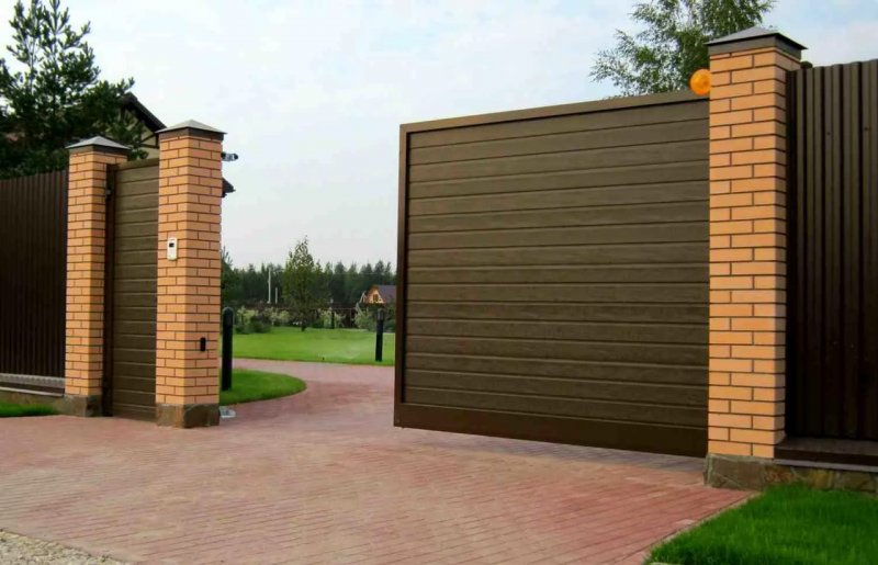 Ворота секционные гаражные ALUTECH