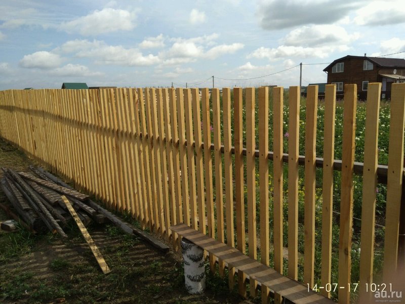 Глухой деревянный забор