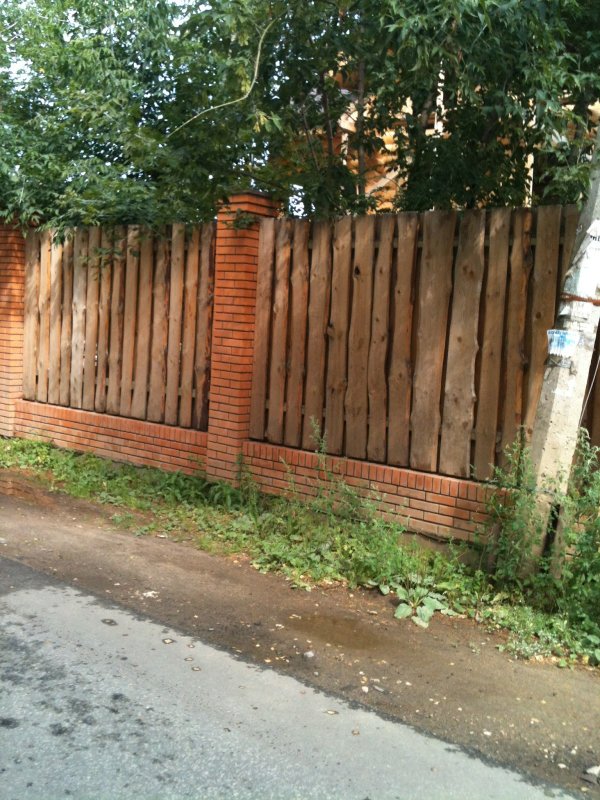 Деревянный забор из горбыля
