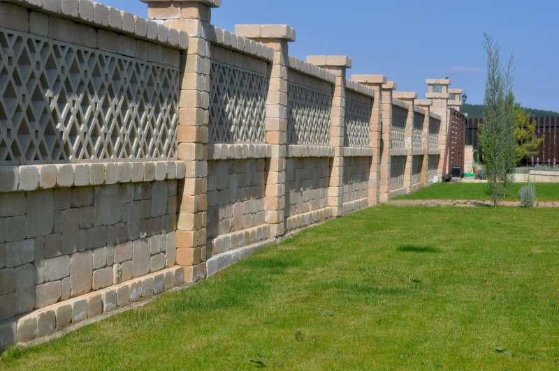 Камень патио забор