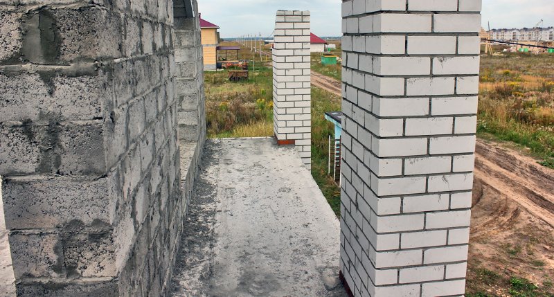 Забор из блоков керамзитобетонных