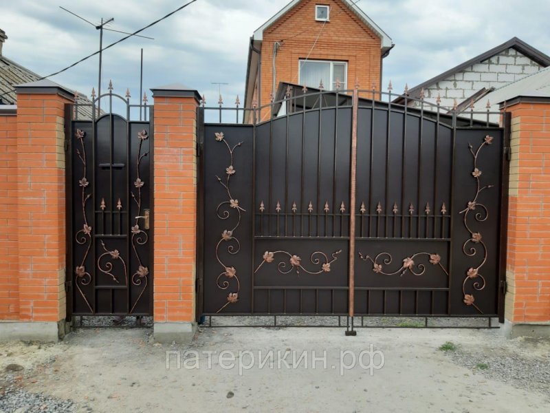 Ворота распашные металлические