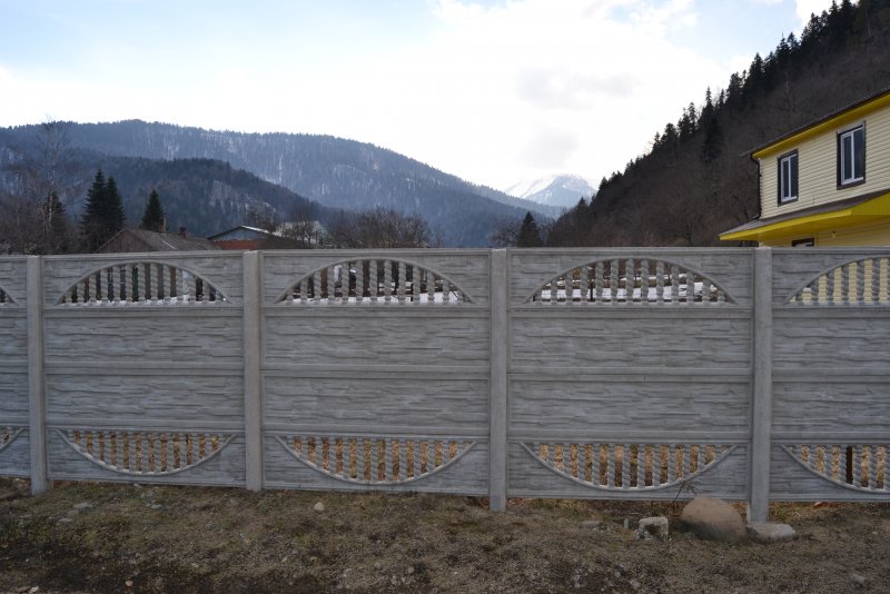 Французский камень забор