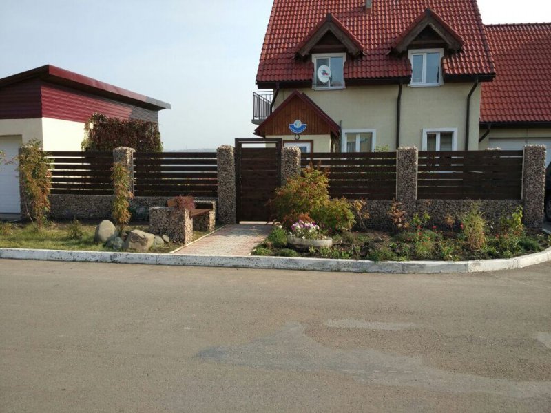 Заборы для частного дома металлические