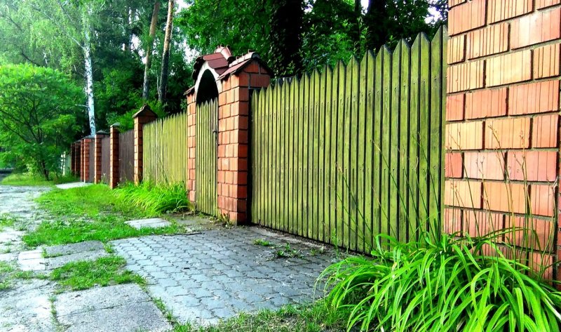 Забор для загородного участка