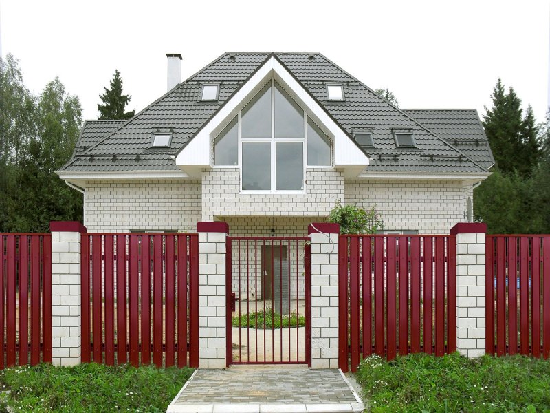 Забор штакетник 7024