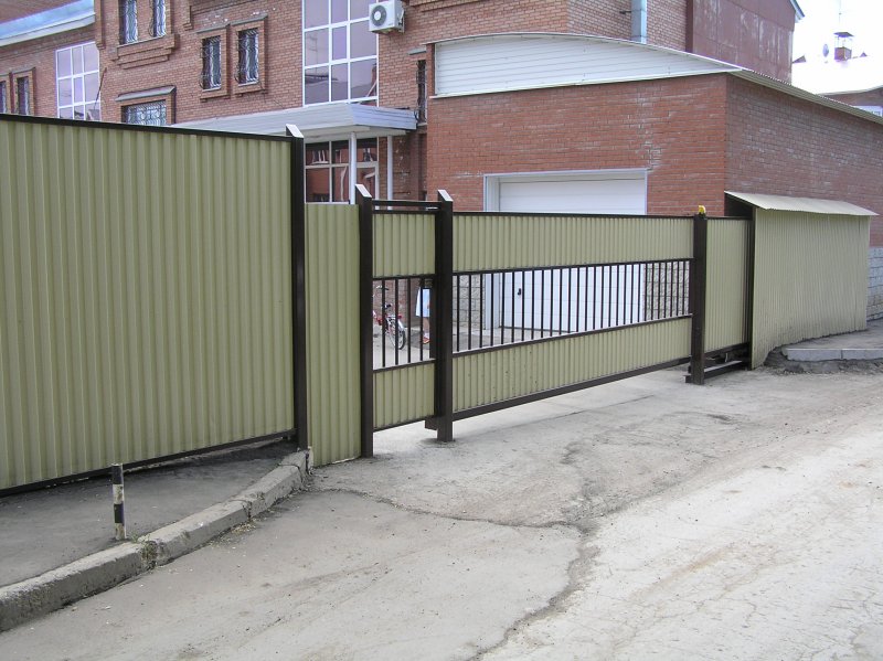 Ворота распашные металлические из профильной трубы
