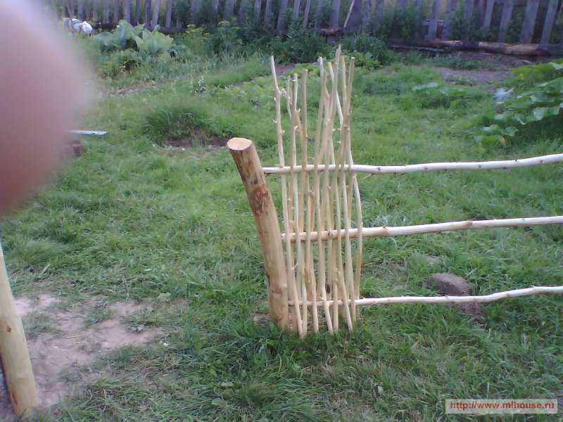 Забор декоративный для сада из веток