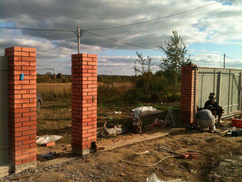 Калитка на кирпичных Столбах
