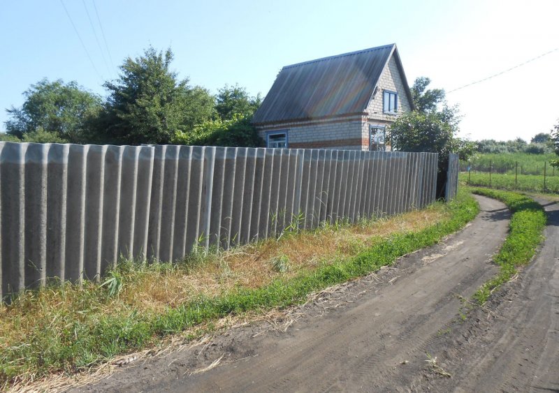 Цоколь забора из плоского шифера
