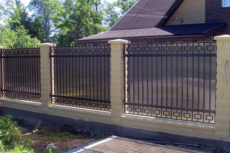 Красивые комбинированные заборы