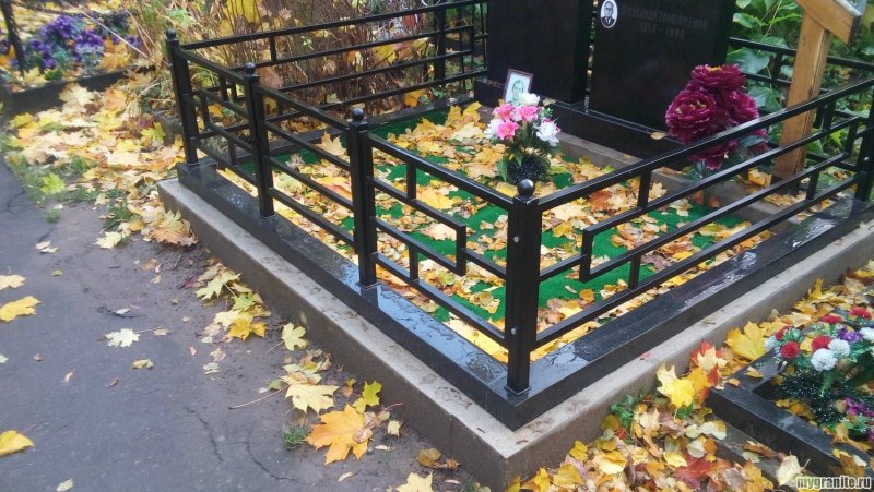 Забор на кладбище