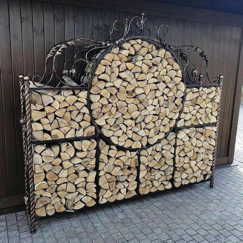 Кафе роза Хутор стена из дров