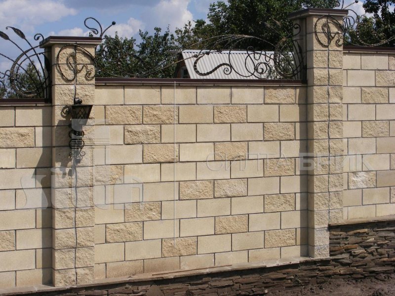 Забор из полублока