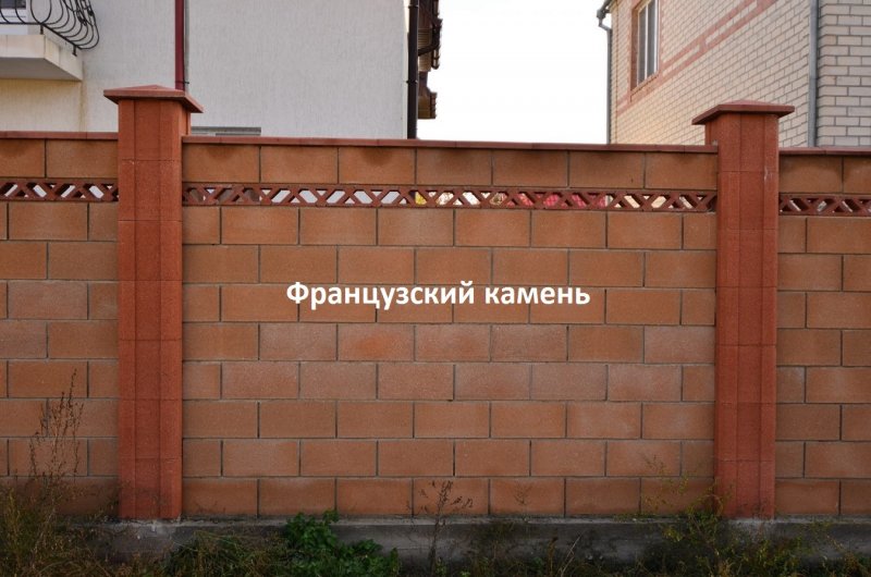 Камень француз в Симферополе Донское