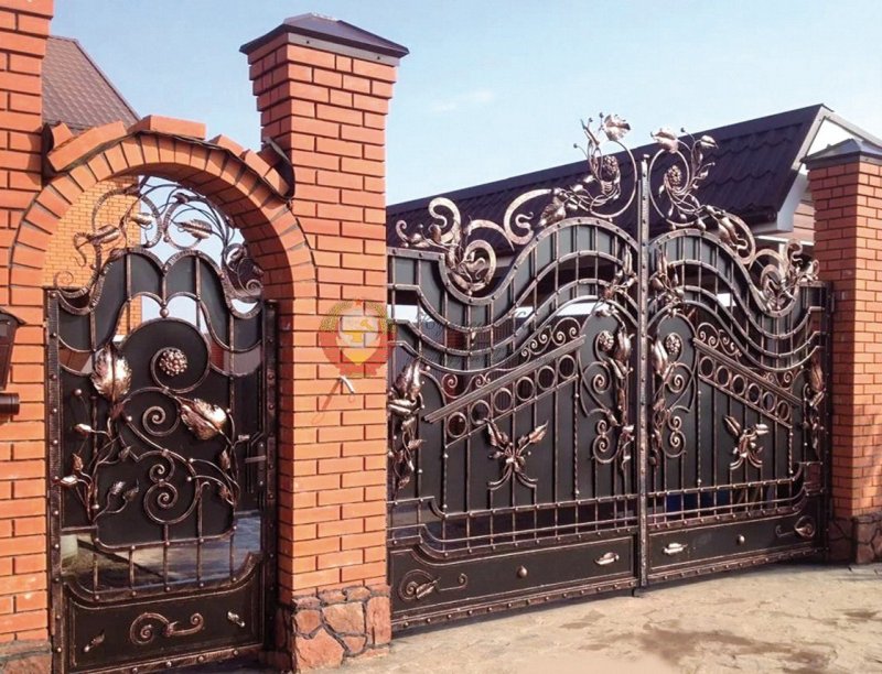 Красивые ворота с калиткой