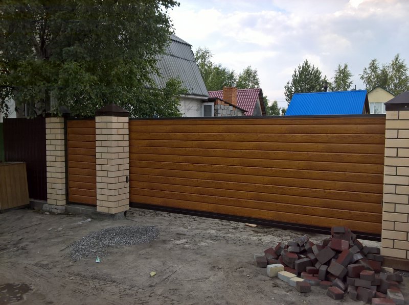 Откатные ворота из металлосайдинга