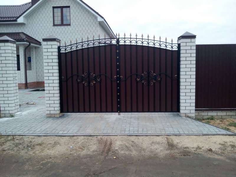 Распашные арочные ворота