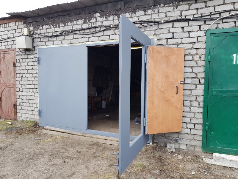 Ворота для гаража распашные железные