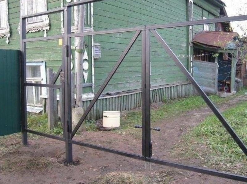 Ворота распашные из профильной трубы 40 20