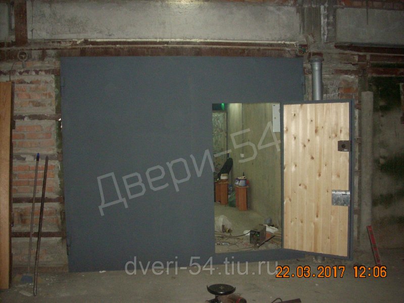 Утеплить ворота гаража