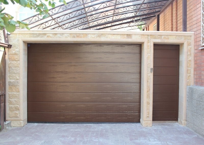 Ворота RENOMATIC 42 M-гофр Woodgrain