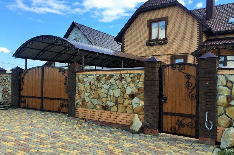 Калитка с крышей