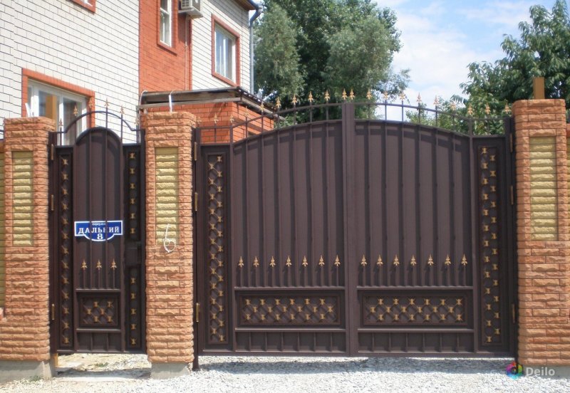 Красивые распашные ворота
