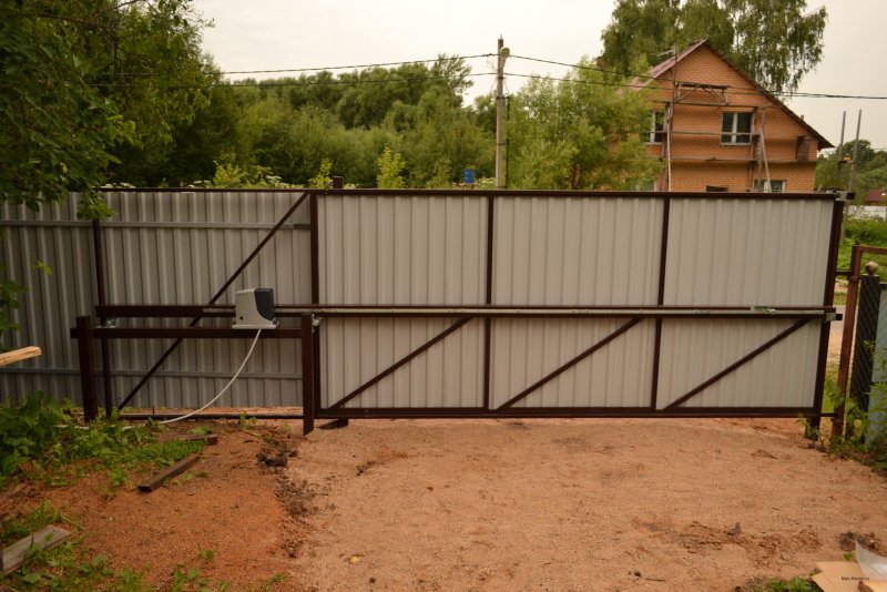Откатных ворот на средней балке
