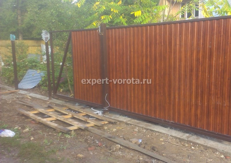 Подкатные ворота консольного типа