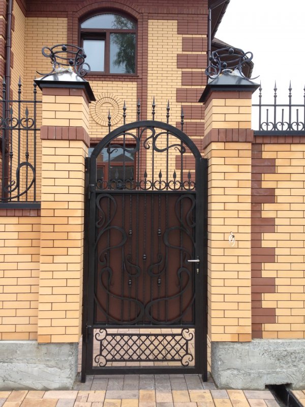 Красивые металлические калитки
