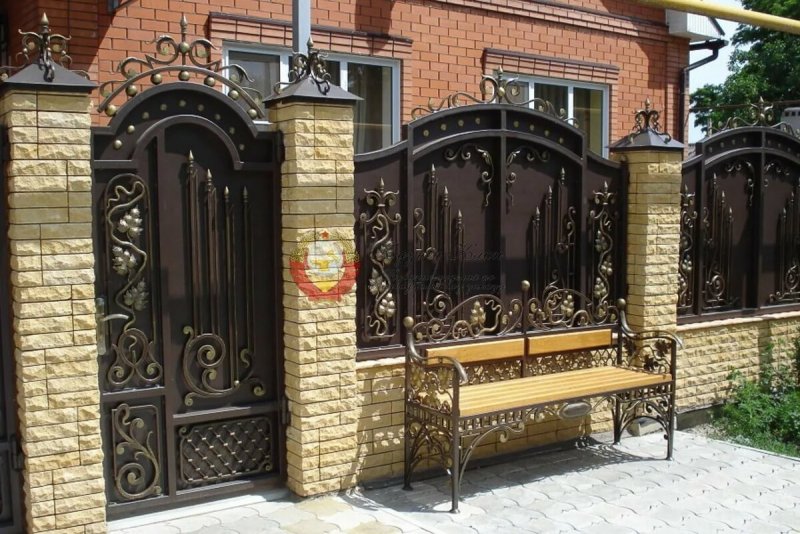 Кованые заборы и ворота