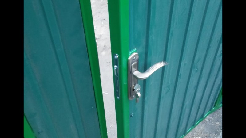 Замок для ворот из профнастила