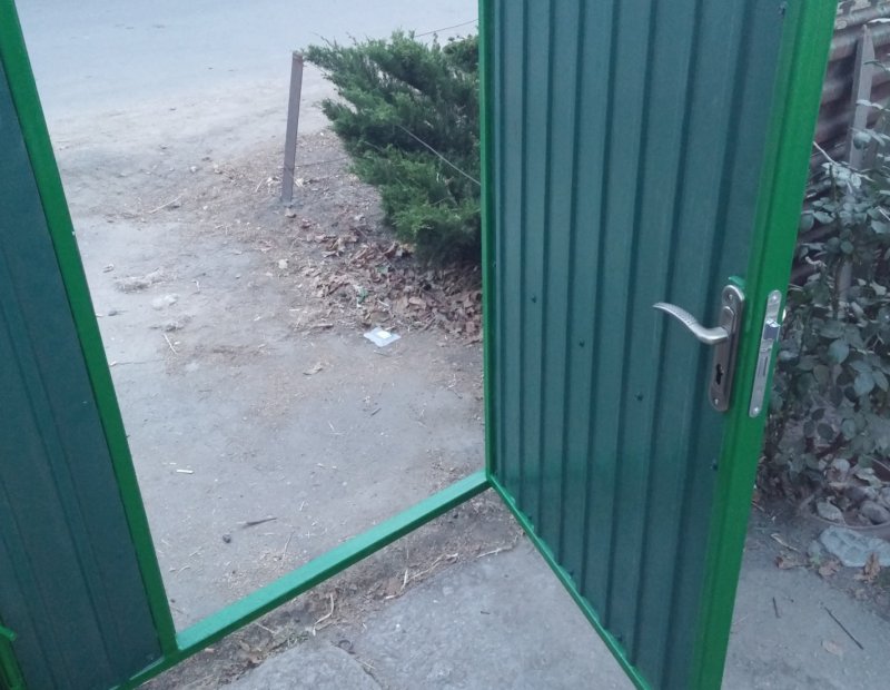 Замок на калитку из профнастила
