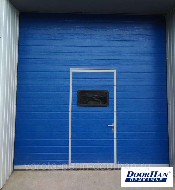 Промышленные секционные ворота с калиткой DOORHAN isd01 2500х4000
