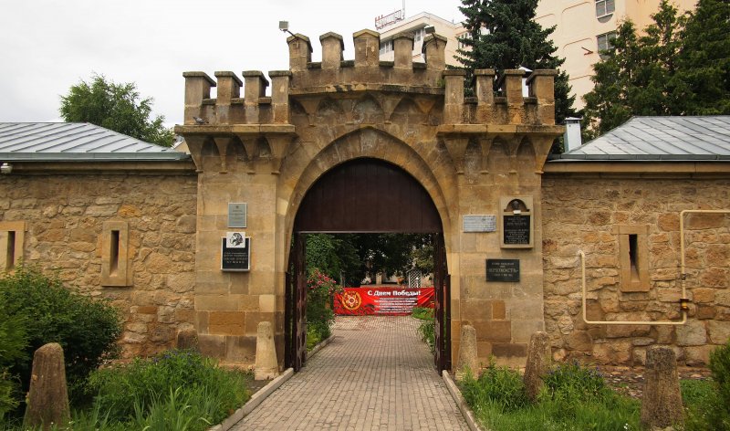 Старинные ворота