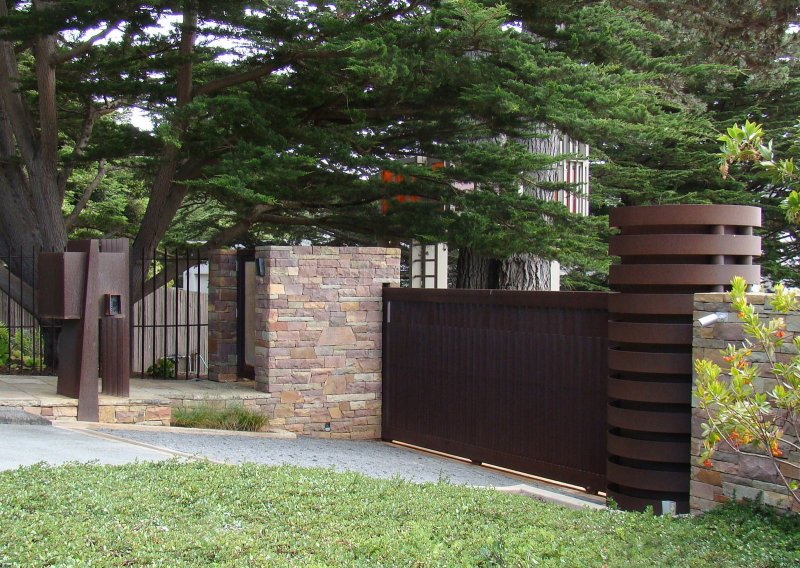 Customs Gate