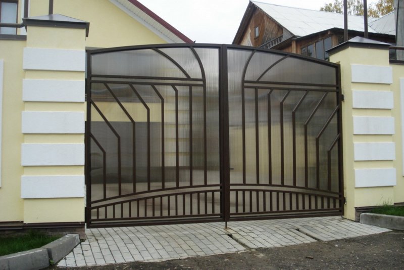 Ворота с калиткой из поликарбоната