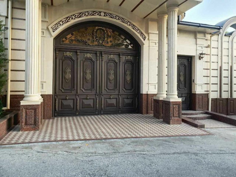 Таш ХОВЛИ ворота