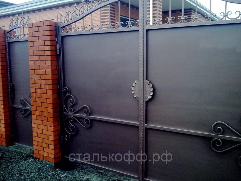 Ворота распашные металлические